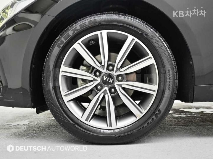 Kia K5 2019 KNAGT416BKA264135 — 5