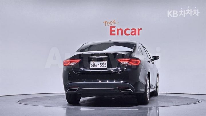 Chrysler 200