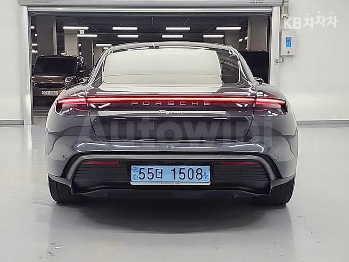 Porsche Taycan 2022 — 3