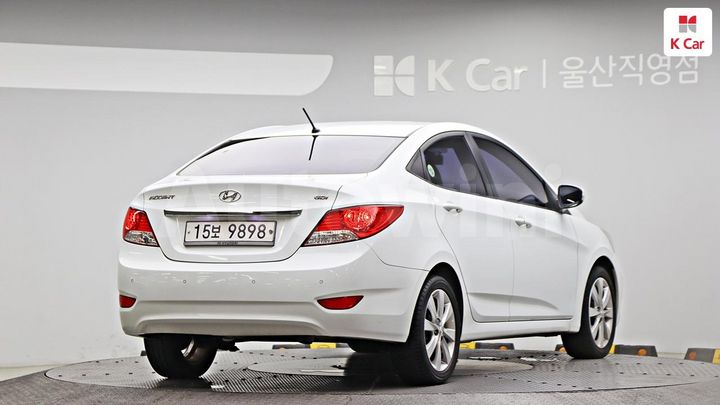 Hyundai Accent 2011 — 2