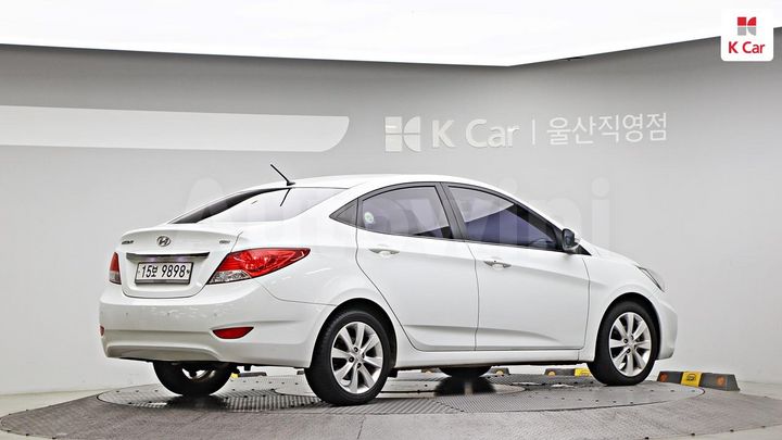 Hyundai Accent 2011 — 4