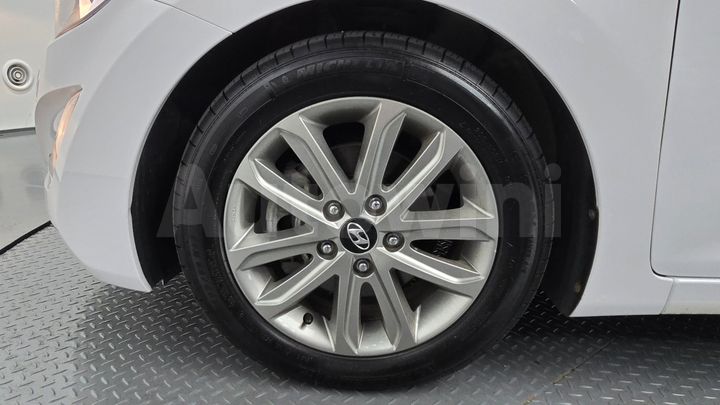Hyundai Avante 2015 — 5