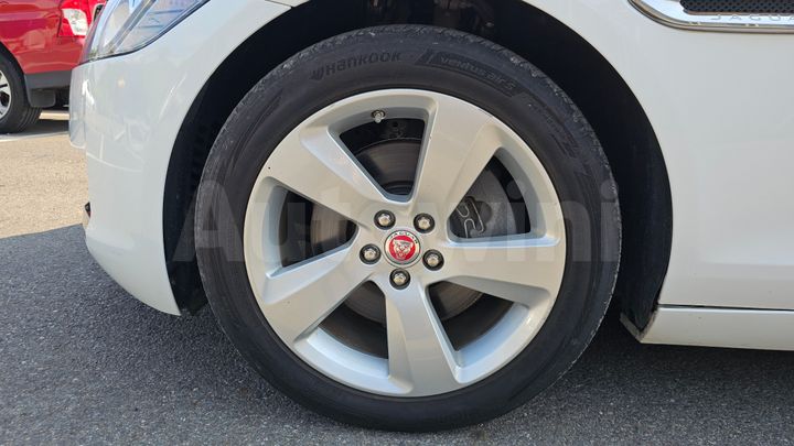 Jaguar XF 2018 — 5