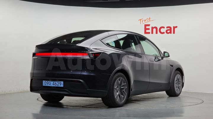Tesla Model Y 2026 — 2