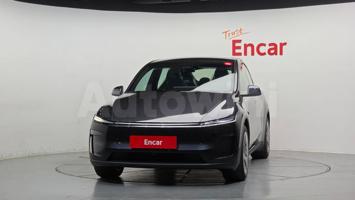 Tesla Model Y 2026 — 3