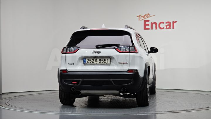 Jeep Cherokee 2020 — 4