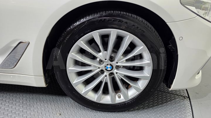 BMW 5 Series 2018 — 5