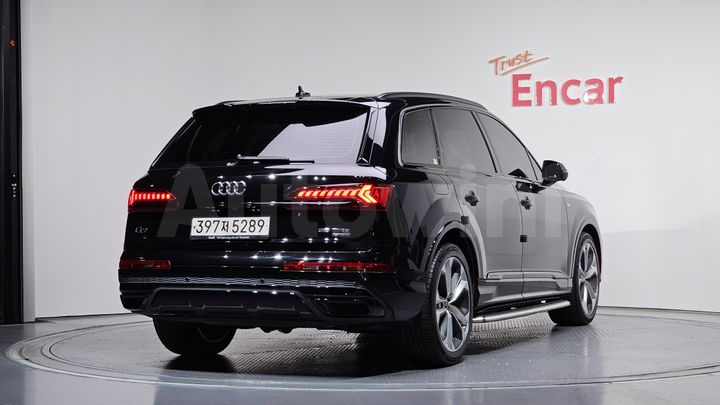 Audi Q7 2022 — 2