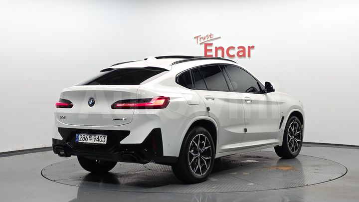 BMW X4 2023 — 2