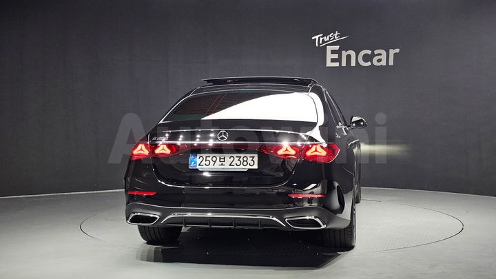 Mercedes Benz E Class 2026 — 4