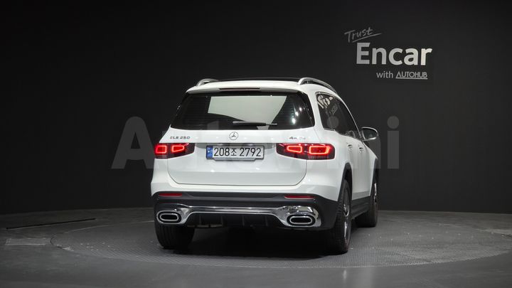 Mercedes Benz GLB Class 2023 — 4