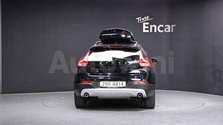 Volvo V40 2019 — 4
