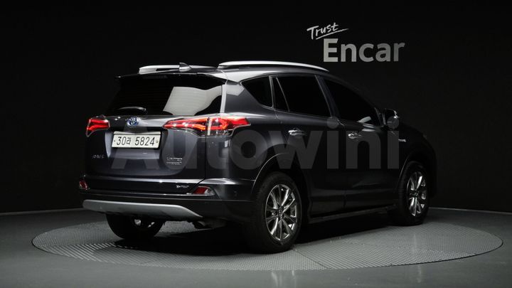 Toyota RAV4 2018 — 2