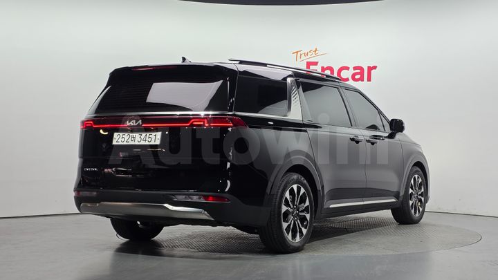 Kia Carnival 2023 — 2