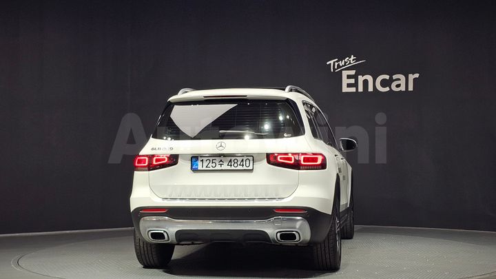 Mercedes Benz GLB Class 2021 — 4