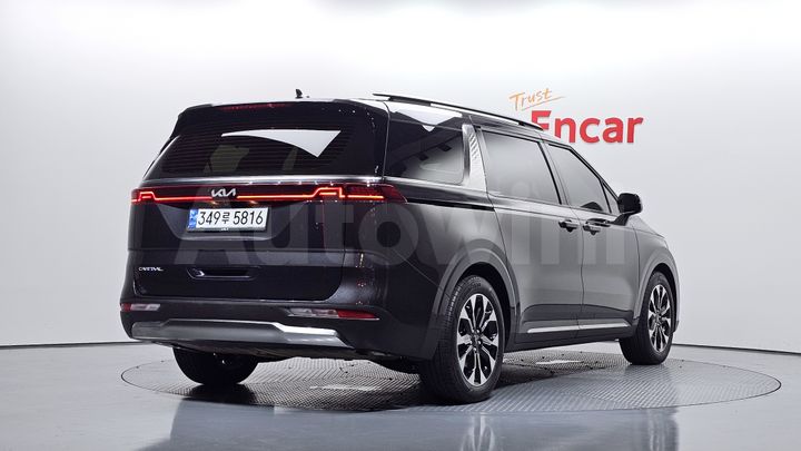 Kia Carnival 2023 — 2