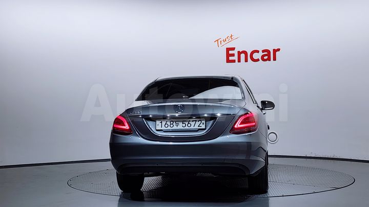 Mercedes Benz C Class 2019 — 4