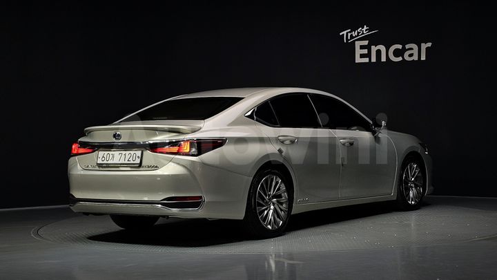 Lexus ES 2019 — 2