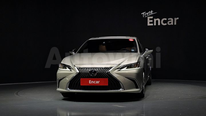 Lexus ES 2019 — 3