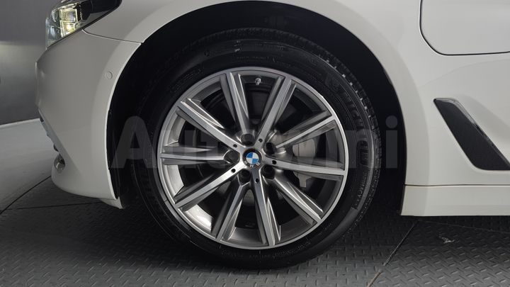 BMW 5 Series 2020 — 5