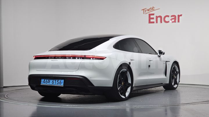 Porsche Taycan 2022 — 3