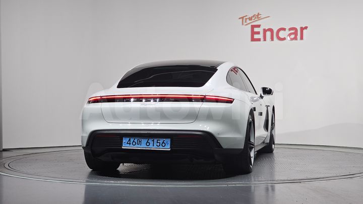 Porsche Taycan 2022 — 5