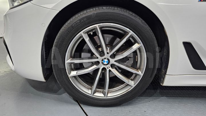 BMW 5 Series 2017 — 5