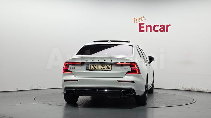 Volvo S60 2021 — 3