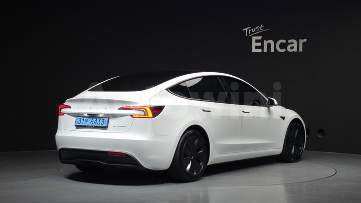 Tesla Model 3 2024 — 2