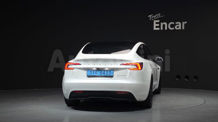 Tesla Model 3 2024 — 4