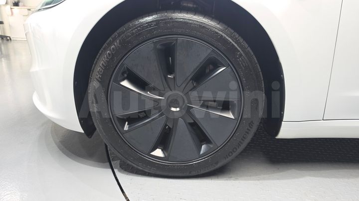 Tesla Model 3 2024 — 5