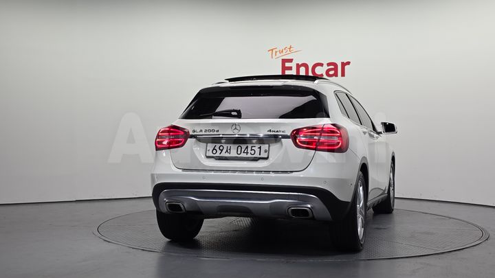 Mercedes Benz GLA Class 2017 — 4