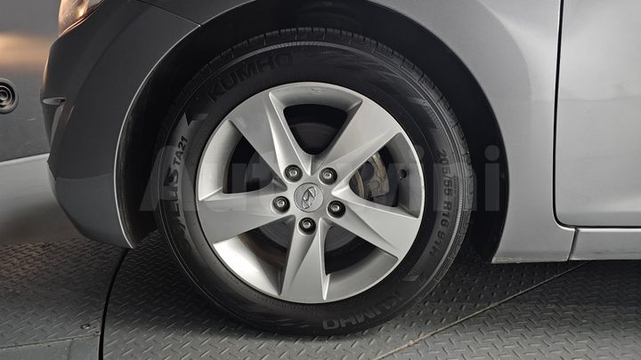 Hyundai Avante 2011 — 5