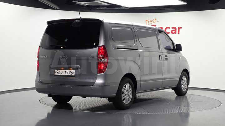 Hyundai Starex 2018 — 2