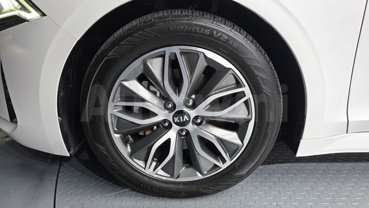 Kia K5 2020 — 5