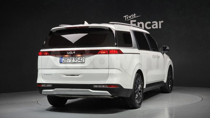Kia Carnival 2023 — 2