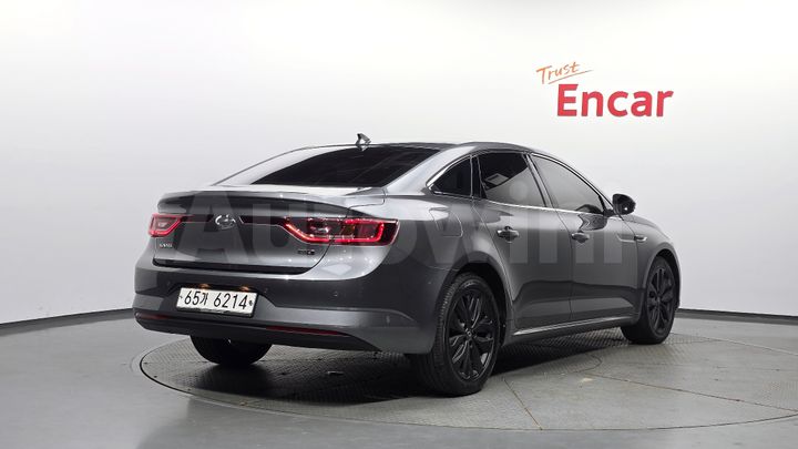 Renault SM6