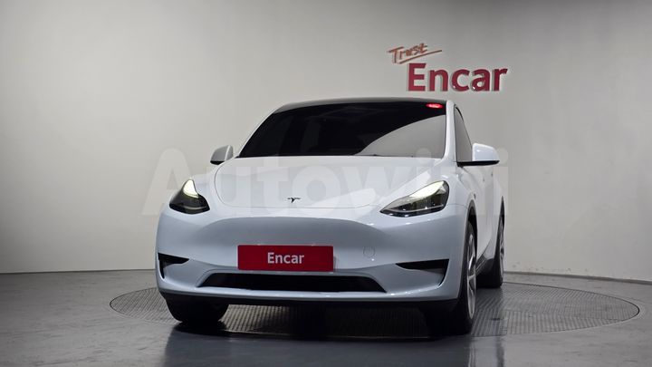 Tesla Model Y 2024 — 3