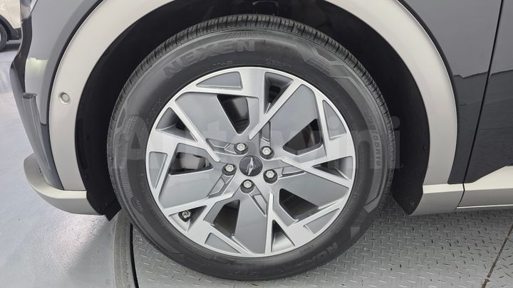Genesis GV60 2022 — 5