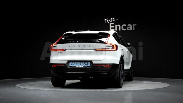 Volvo C40 2023 — 4