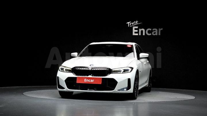 BMW 3 Series 2023 — 3