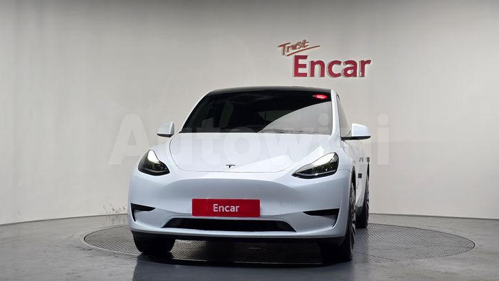 Tesla Model Y 2023 — 3