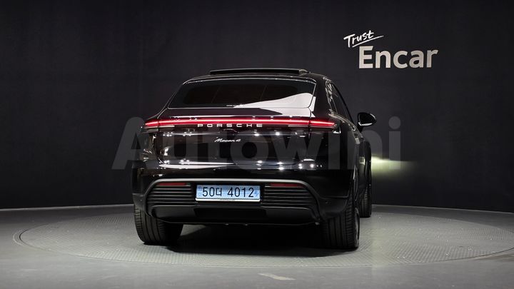 Porsche Macan 2025 — 4