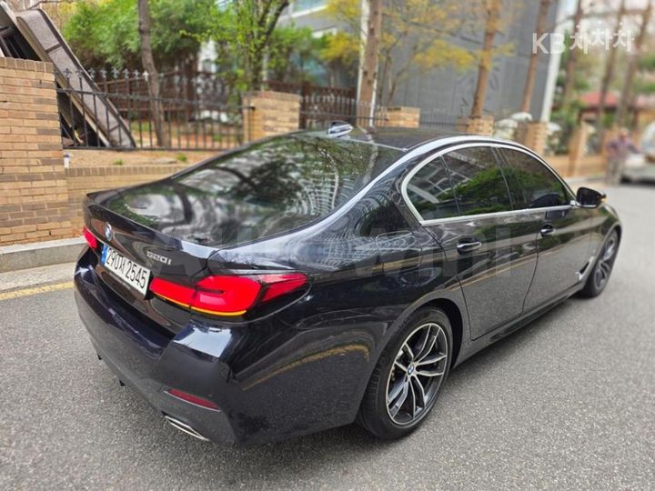 BMW 5 Series 2022 — 5