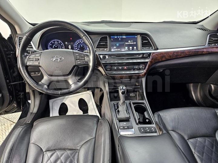 Hyundai Aslan