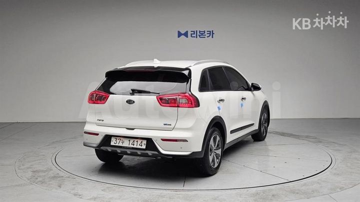 Kia Niro 2018 KNACB81CGJA142634 — 3