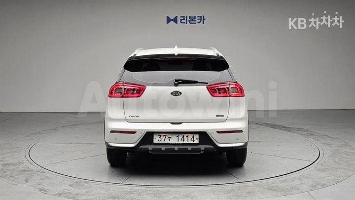 Kia Niro 2018 KNACB81CGJA142634 — 4