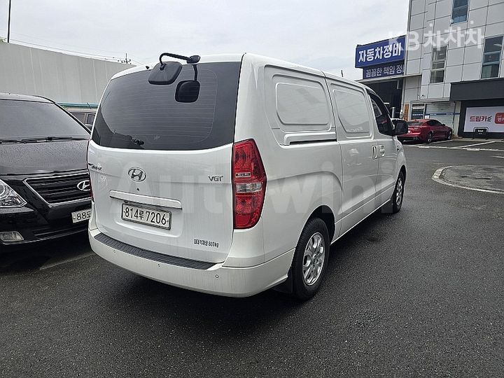 Hyundai Starex