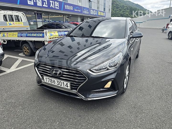 Hyundai Sonata 2018 KMHE341DBJA392118 — 2