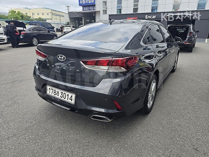 Hyundai Sonata 2018 KMHE341DBJA392118 — 4